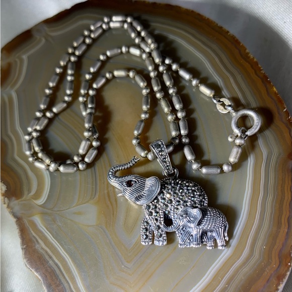 STERLING SILVER ELEPHANTS WITH MARCASITES PENDANT VINTAGE NECKLACE - Picture 2 of 5